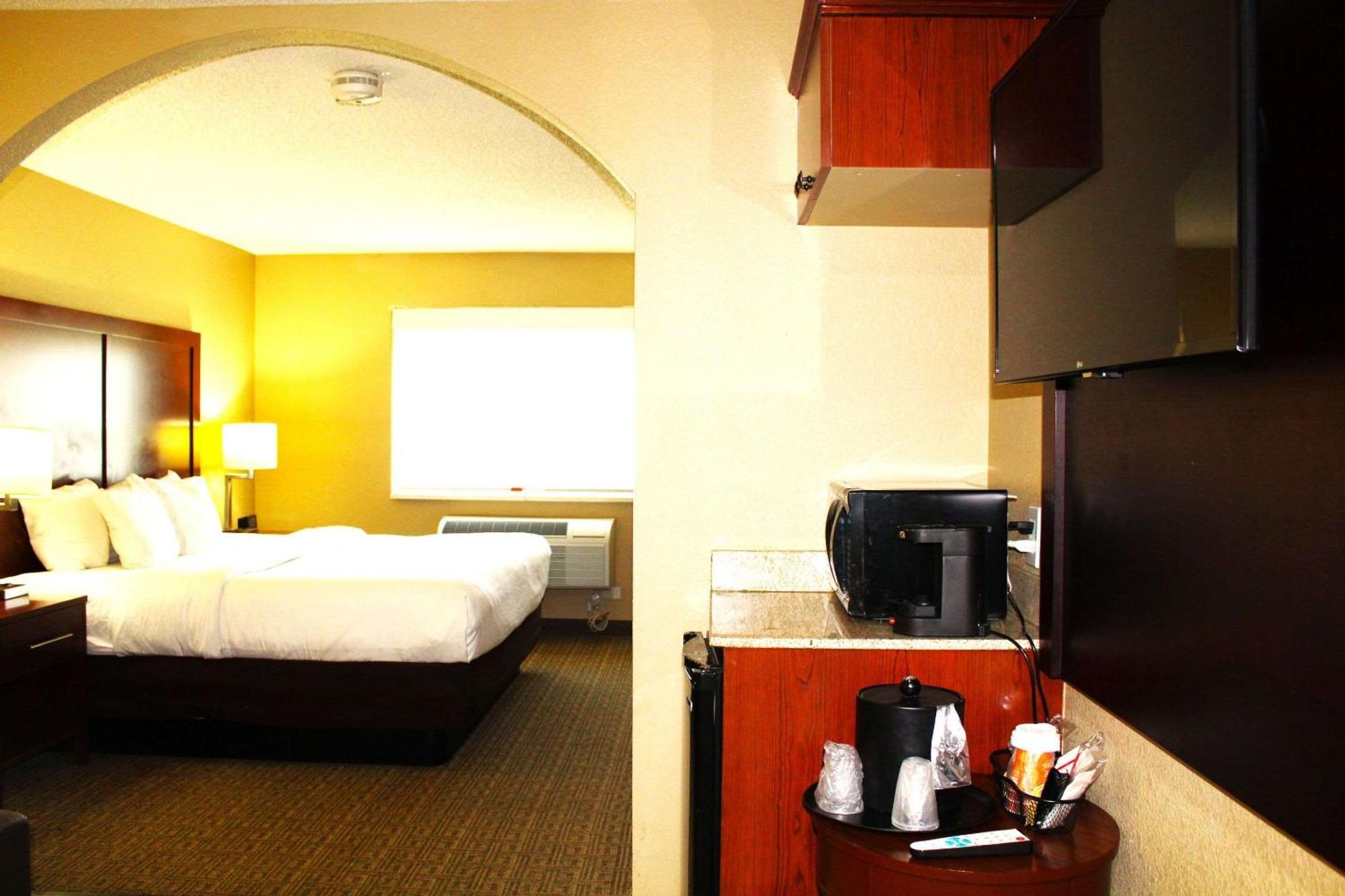 คอมฟอร์ต สวีท Hotel เลควูด ภายนอก รูปภาพ